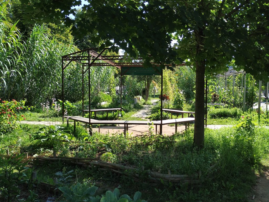 Photograph of gardens in Cahor, France